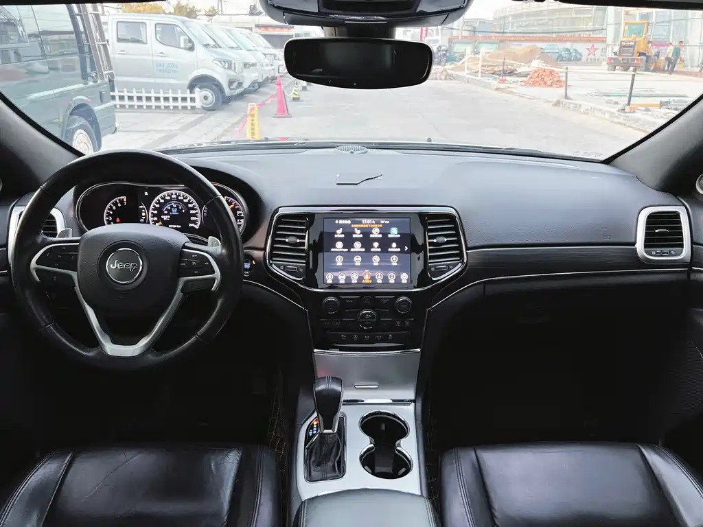 Jeep Grand Cherokee (Import) — миниатюра 7