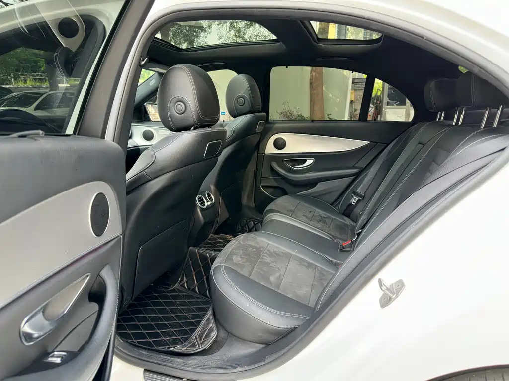 Mercedes-Benz E-Class — миниатюра 10