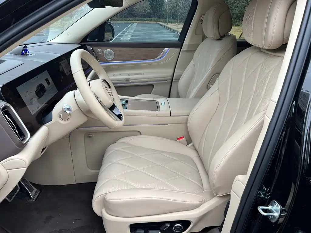 AITO ASK THE WORLD M9