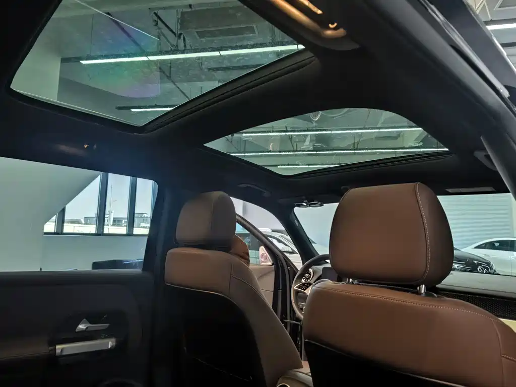 Mercedes-Benz GLB — миниатюра 12