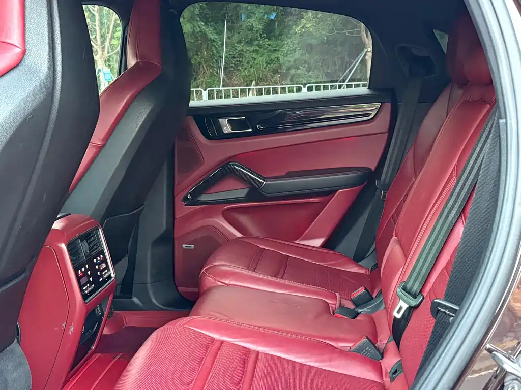 Porsche Cayenne — миниатюра 6