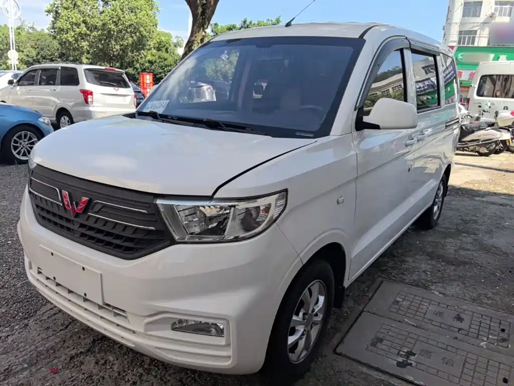 Wuling Hongguang V — миниатюра 2