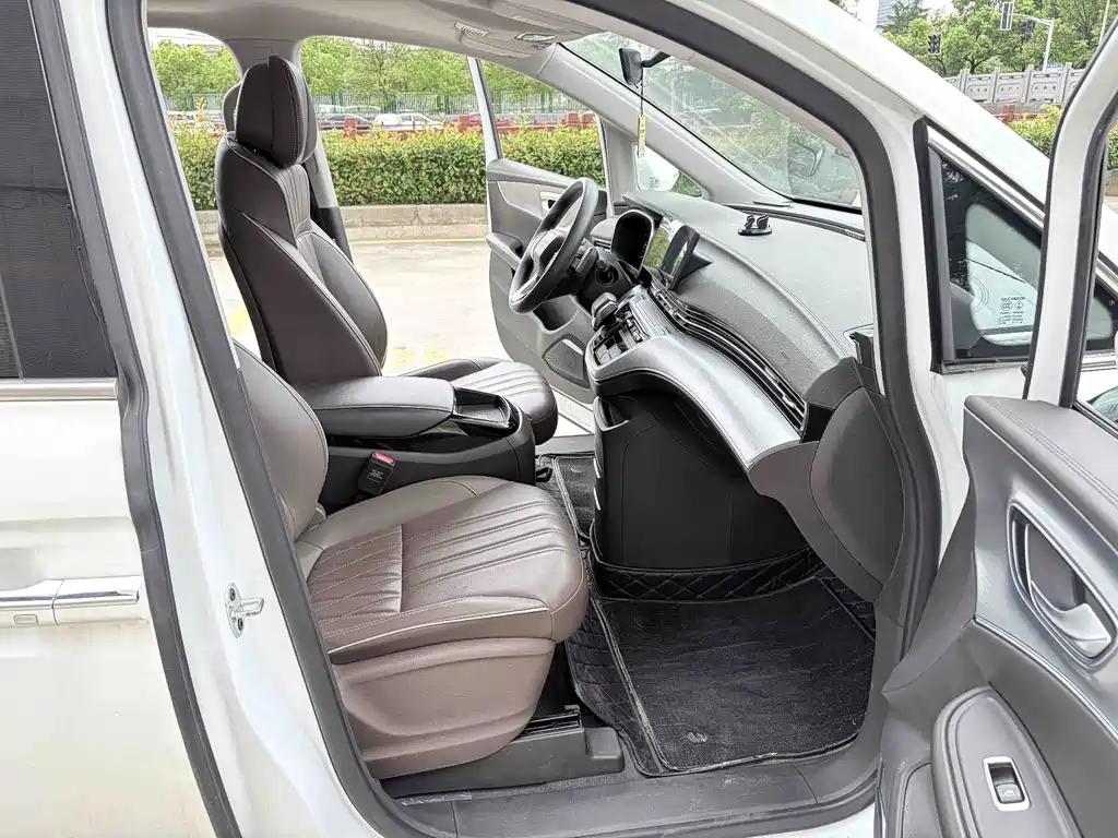 Roewe iMAX8 — миниатюра 5