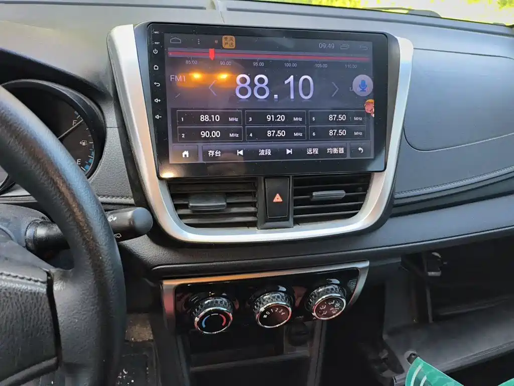 Toyota Yaris L — миниатюра 9