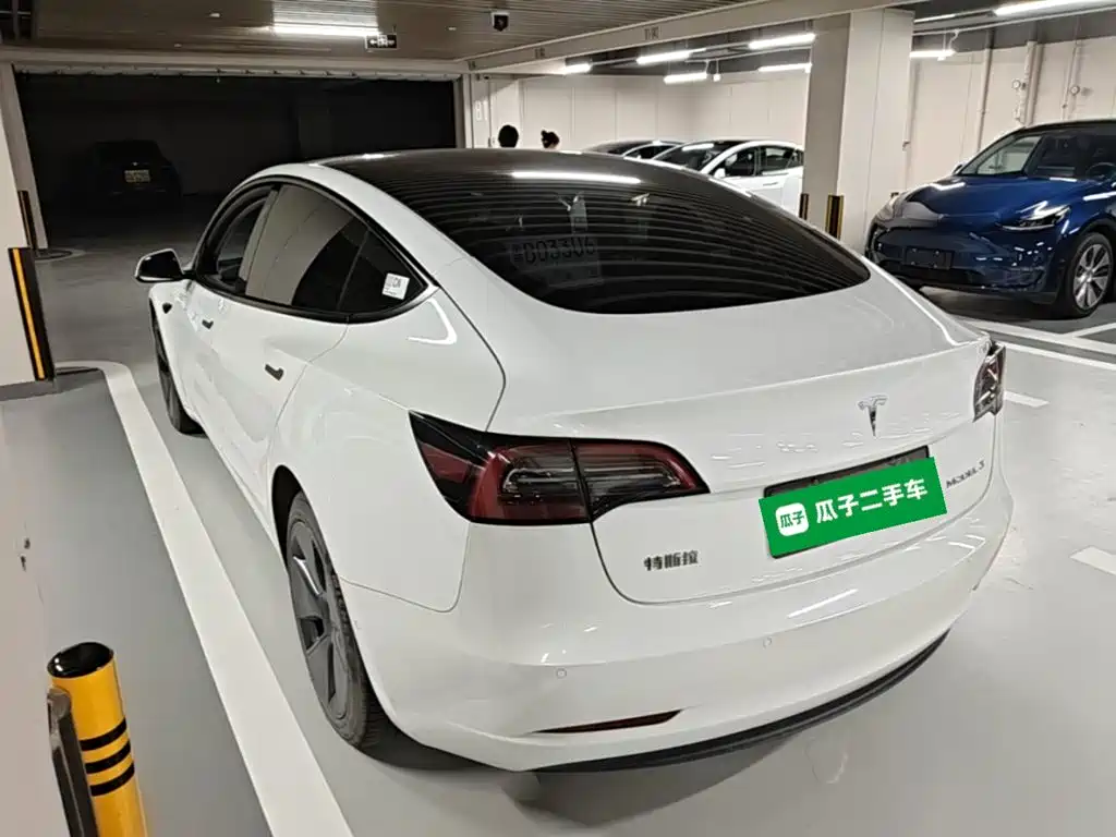 Tesla Model 3 — миниатюра 5