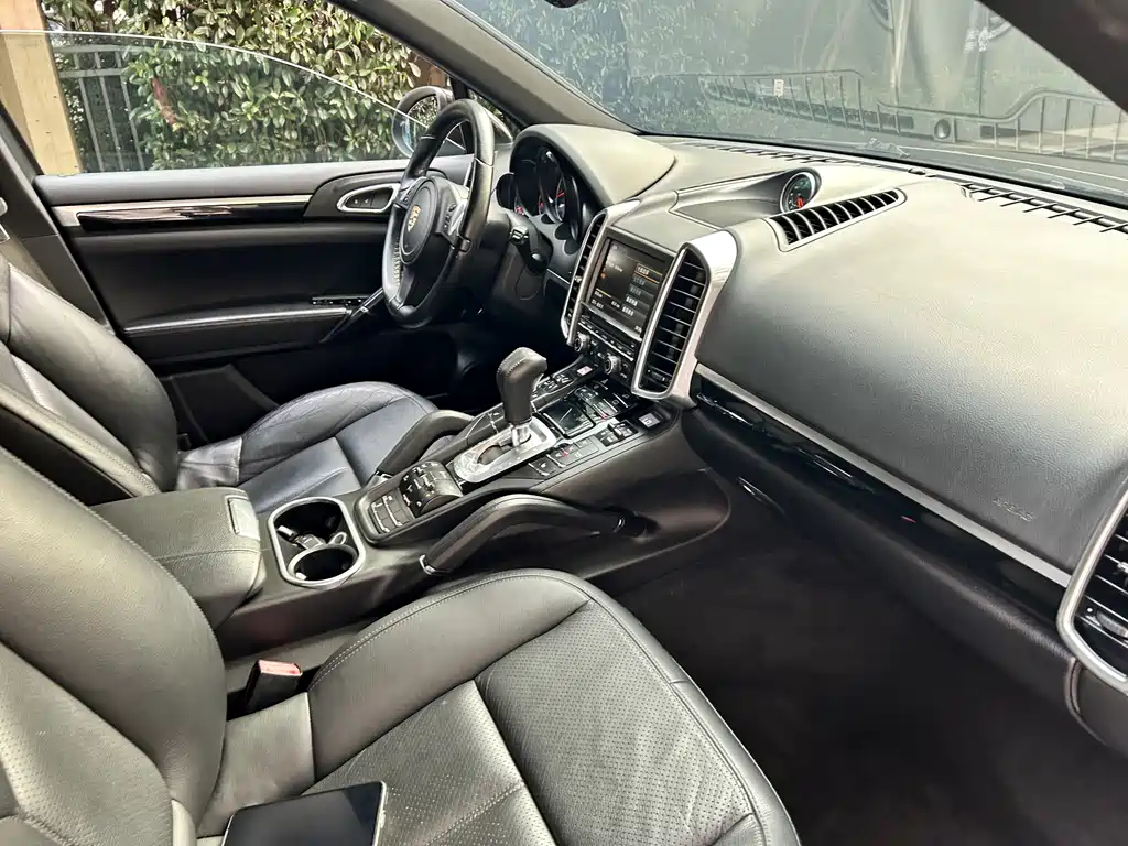 Porsche Cayenne — миниатюра 8