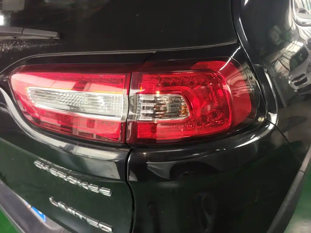 Jeep Cherokee — миниатюра 8