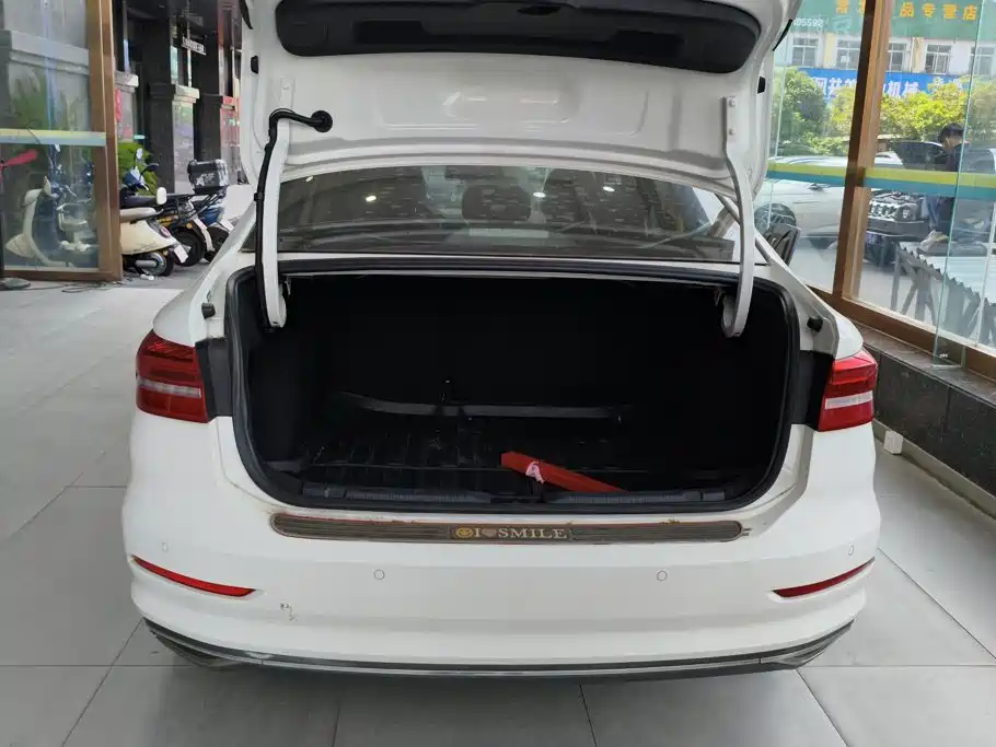 Volkswagen Lavida — миниатюра 4