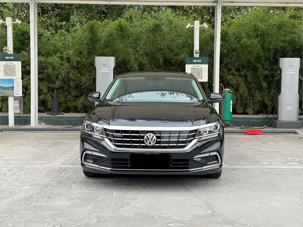 Volkswagen Passat PHEV — миниатюра 2