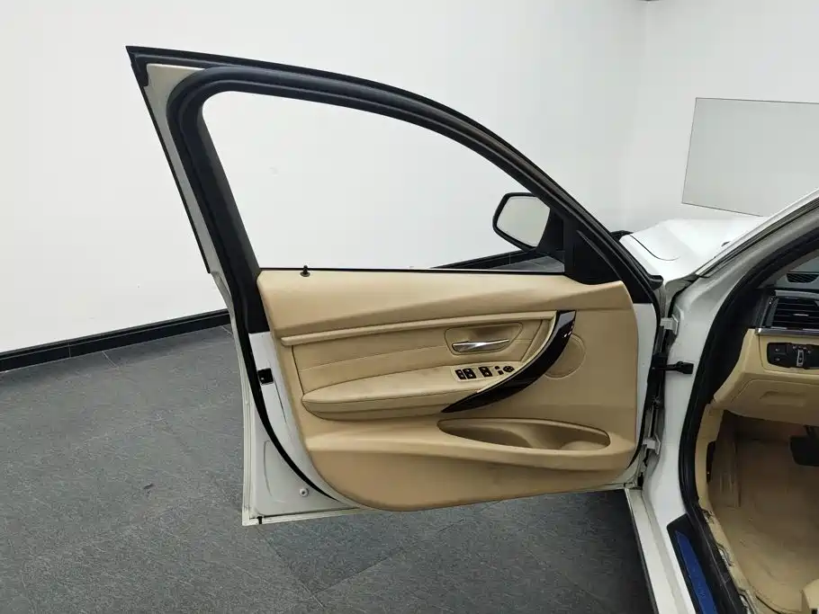BMW 3 Series — миниатюра 7