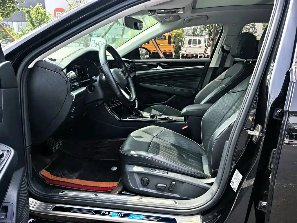 Volkswagen Passat 2022 330TSI Luxury