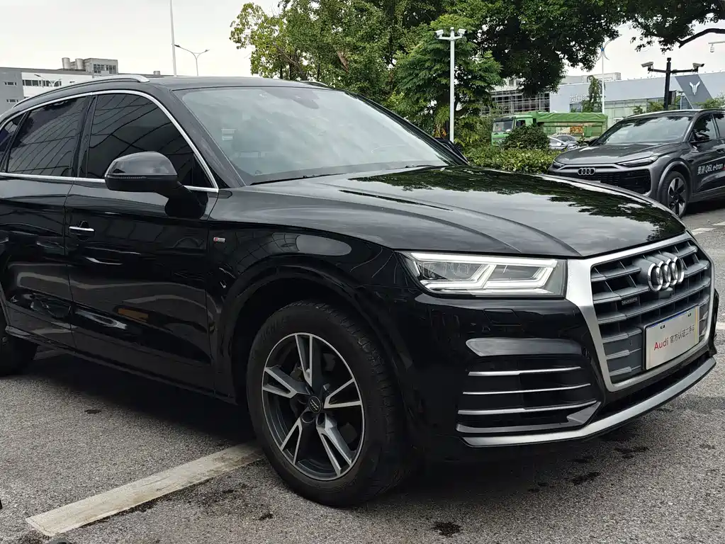 Audi Q5L — миниатюра 2
