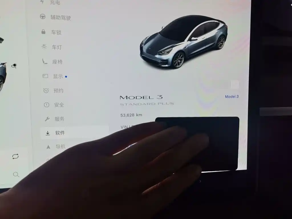 Tesla Model 3 — миниатюра 12