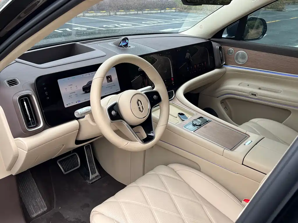 AITO ASK THE WORLD M9