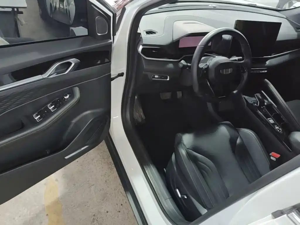 Geely Binyue — миниатюра 16