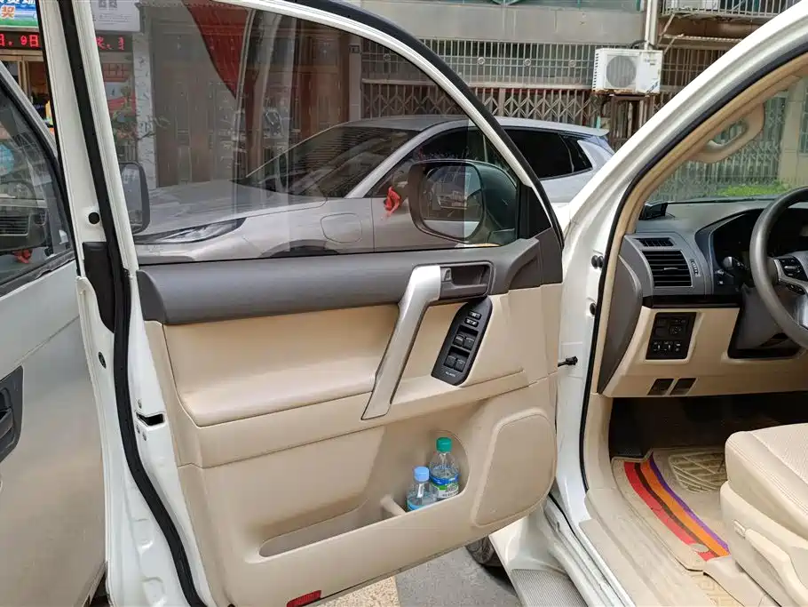 Toyota Land Cruiser Prado 2018 2.7L AT