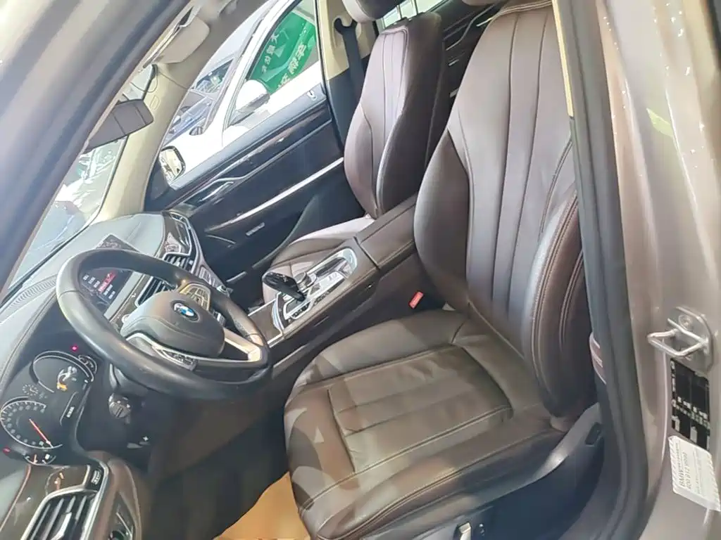 BMW 7 Series — миниатюра 15
