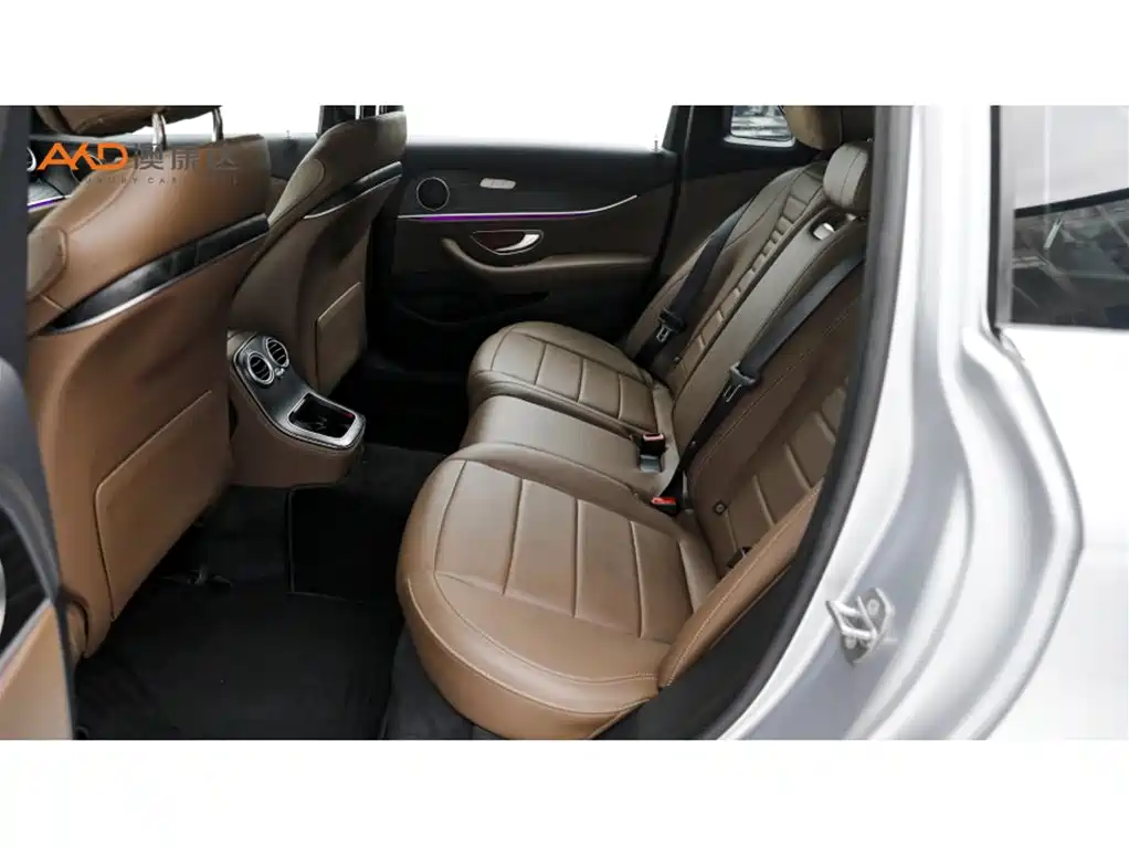 Mercedes-Benz E-Class — миниатюра 7