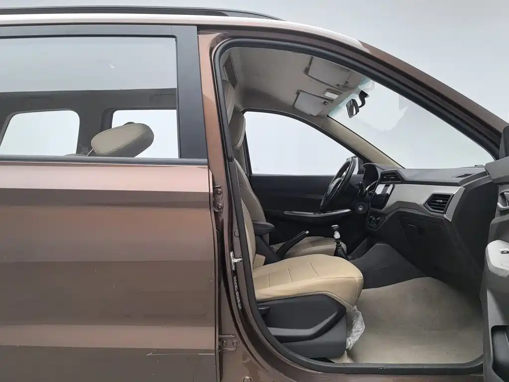 Wuling Hongguang — миниатюра 23