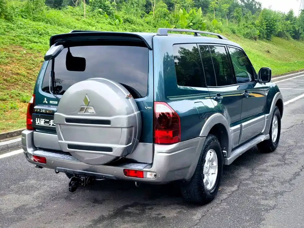 Mitsubishi Pajero (Import) — миниатюра 7