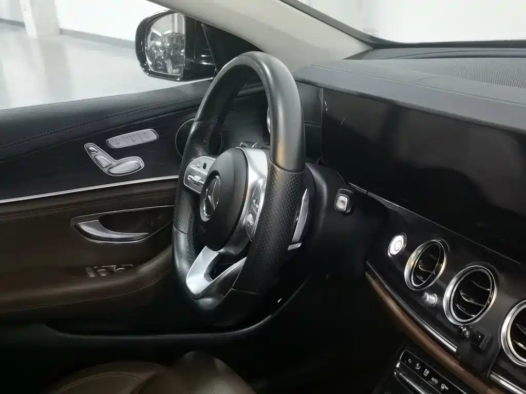 Mercedes-Benz E-Class — миниатюра 22