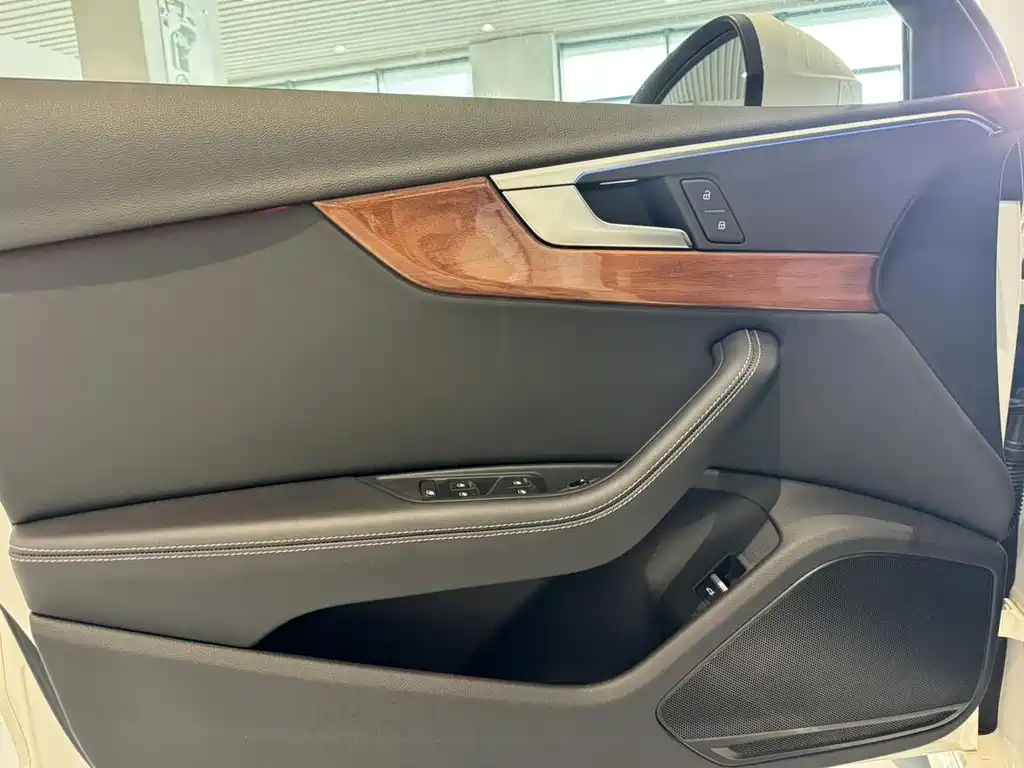 Audi A4L — миниатюра 8