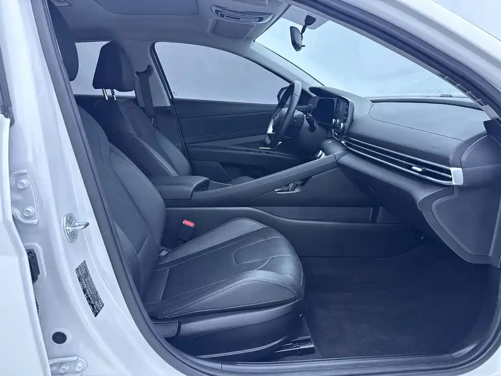 Hyundai Elantra — миниатюра 17