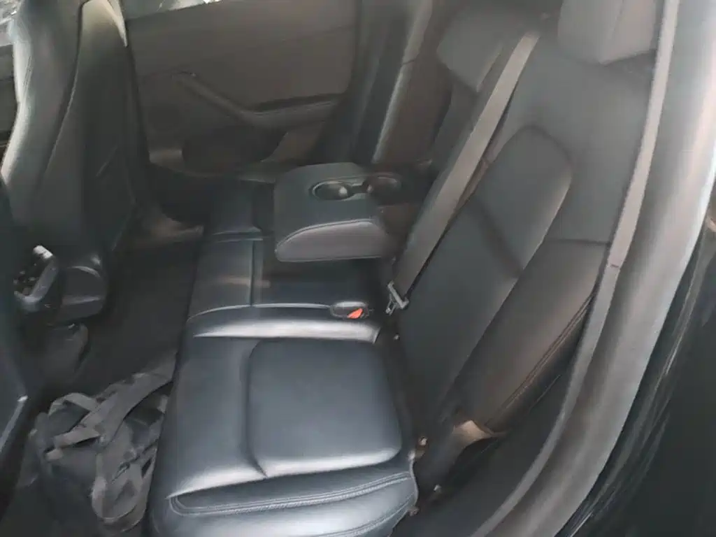 Tesla Model Y — миниатюра 17