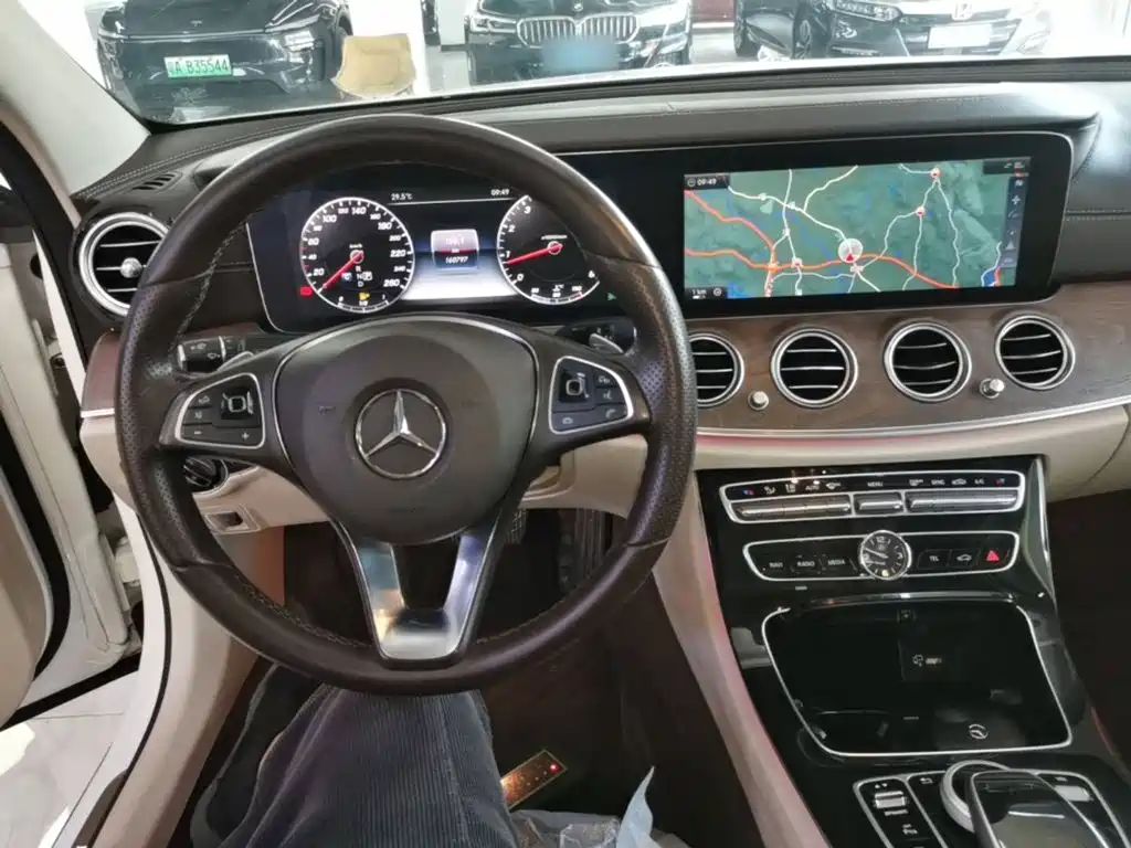 Mercedes-Benz E-Class — миниатюра 10
