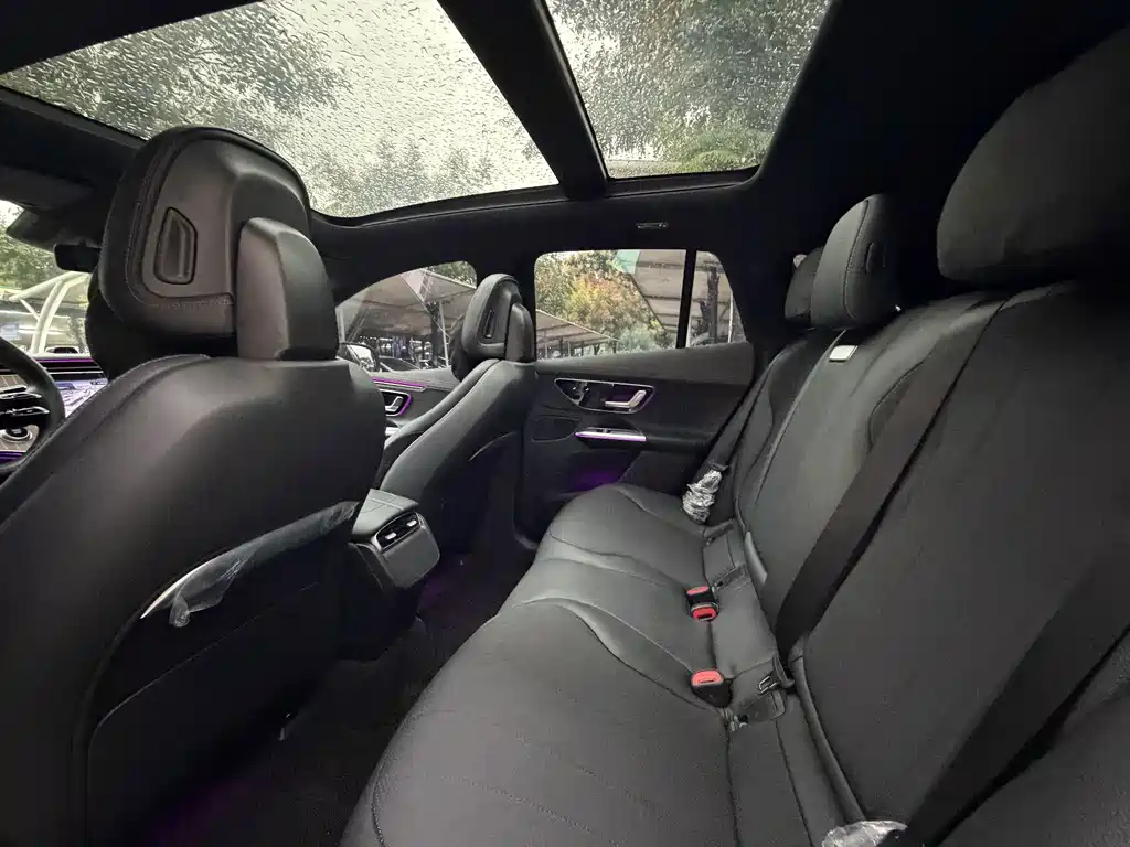 Mercedes-Benz EQE SUV — миниатюра 12