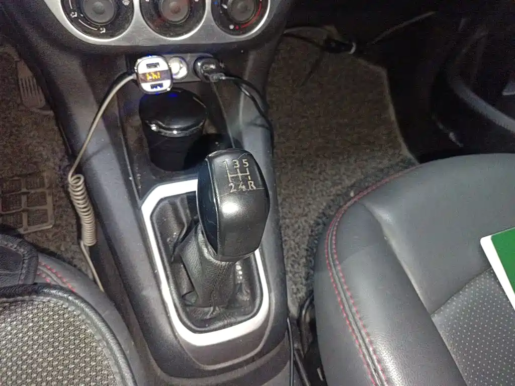 Peugeot 301 2014 1.6L MT Comfort