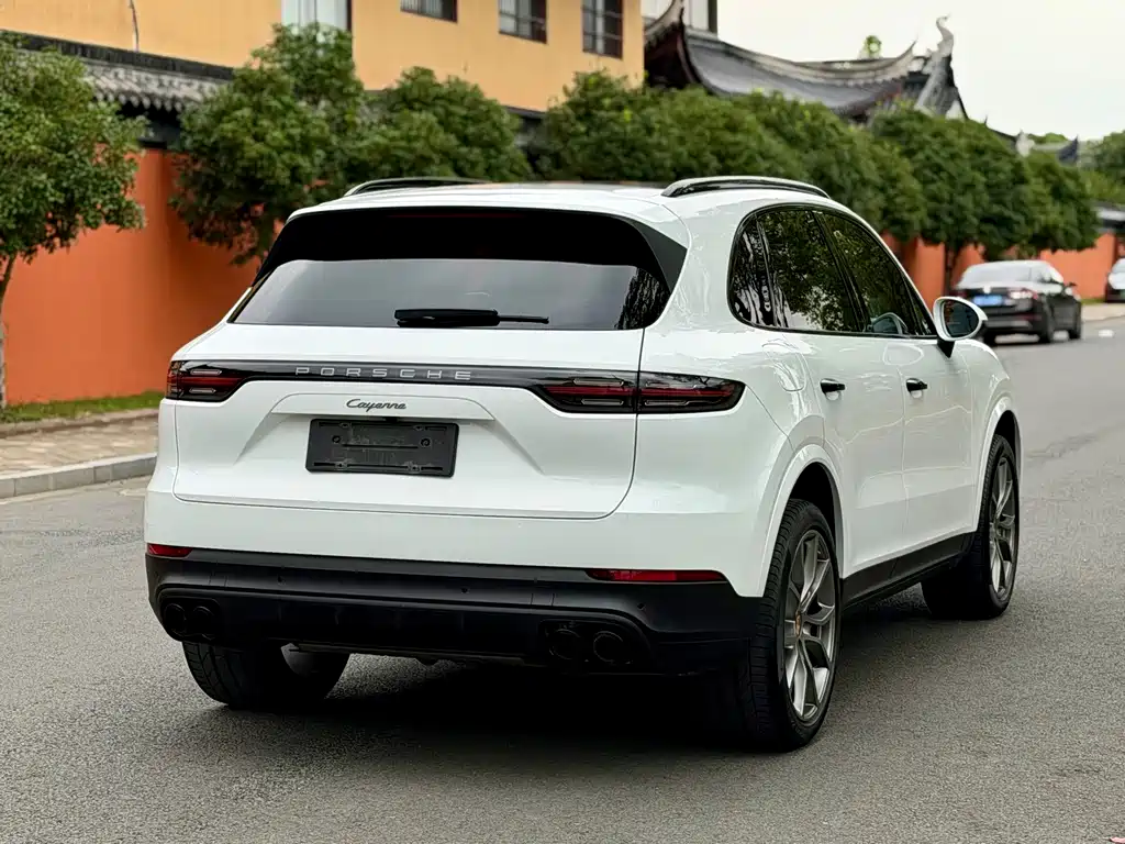 Porsche Cayenne — миниатюра 4
