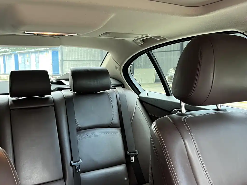 BMW 5 Series — миниатюра 9