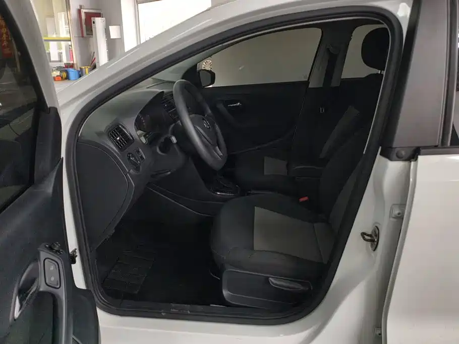 Volkswagen Polo 2018 1.5L AT