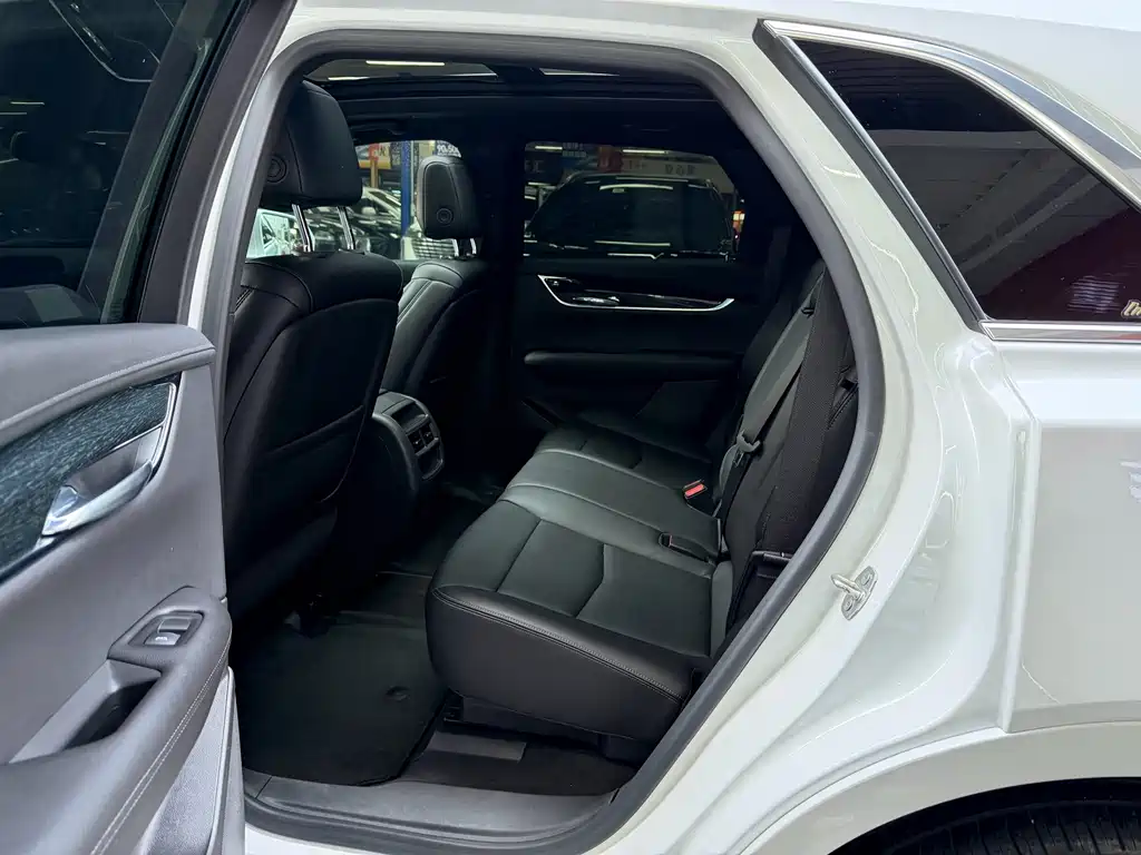 Cadillac XT5 — миниатюра 8