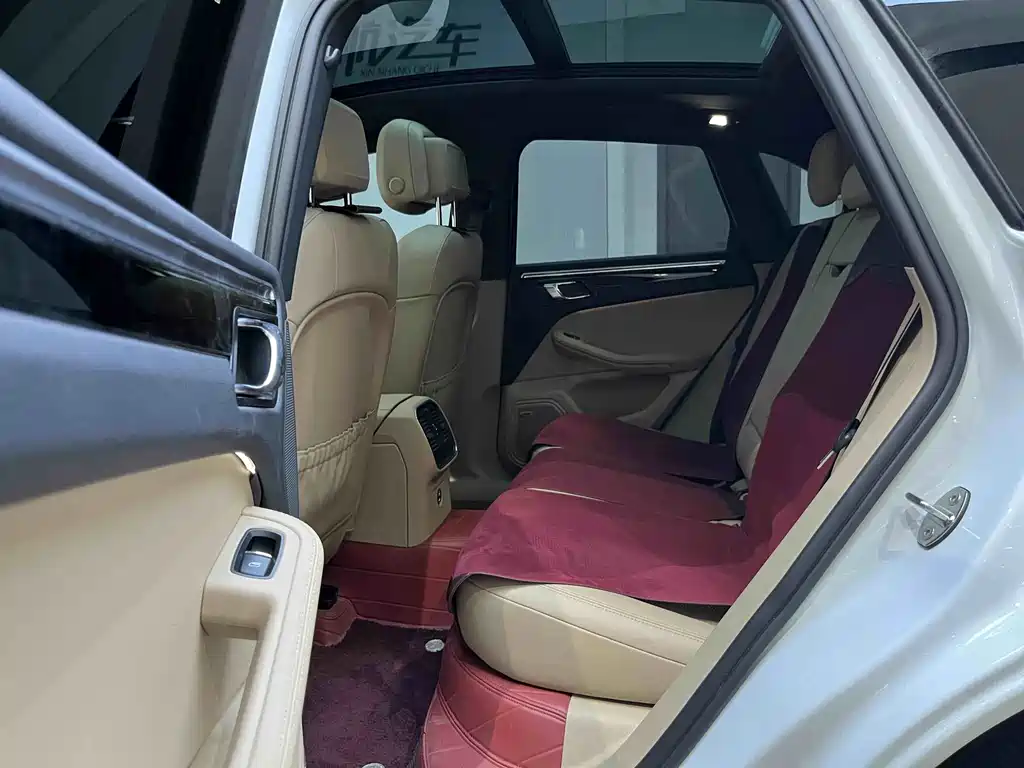 Porsche Macan — миниатюра 12