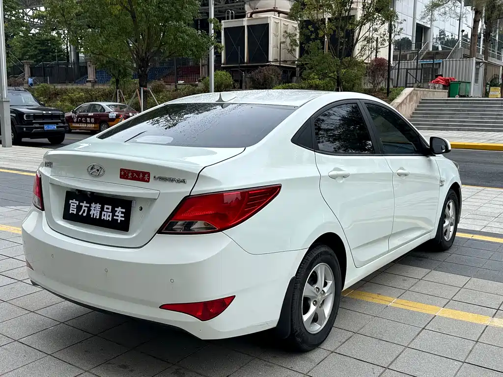 HYUNDAI RENA