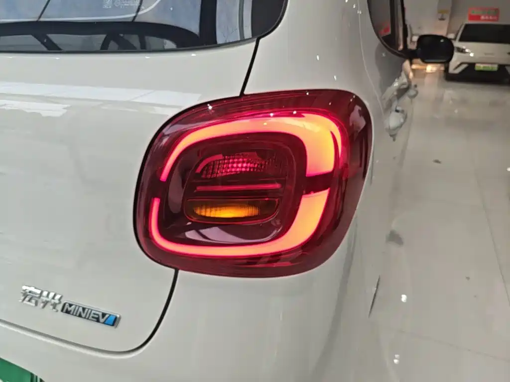 Wuling MINIEV — миниатюра 8