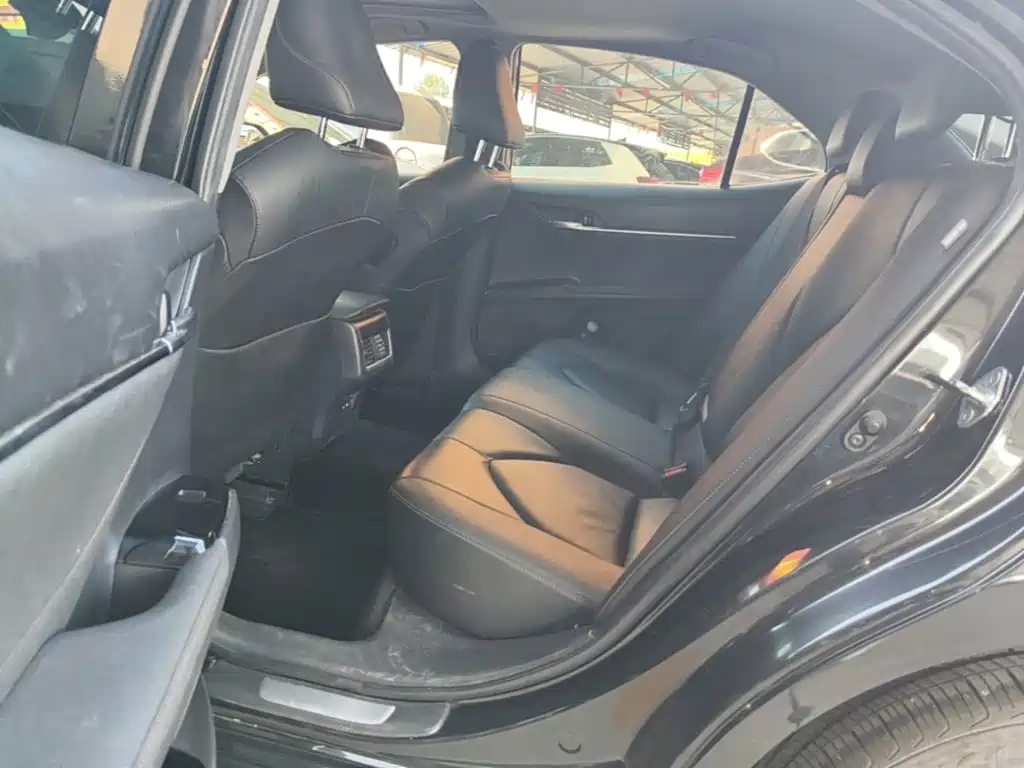 Toyota Camry — миниатюра 17