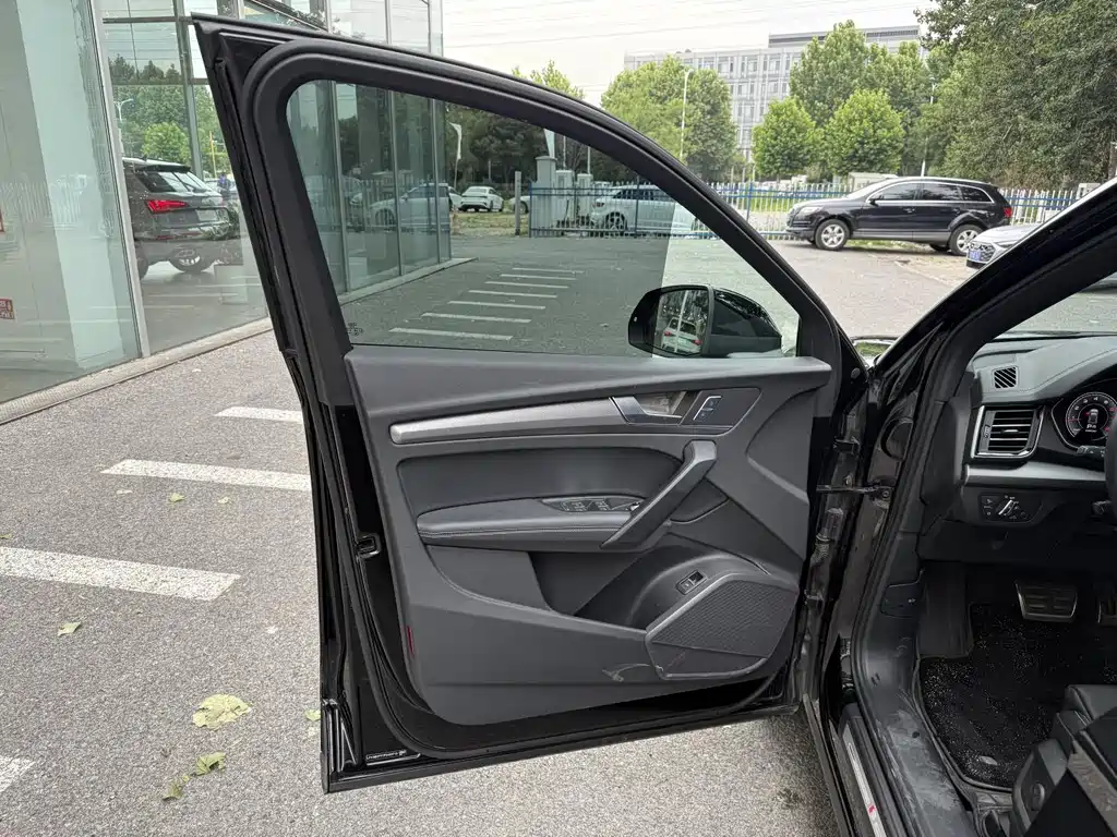 Audi Q5L — миниатюра 14