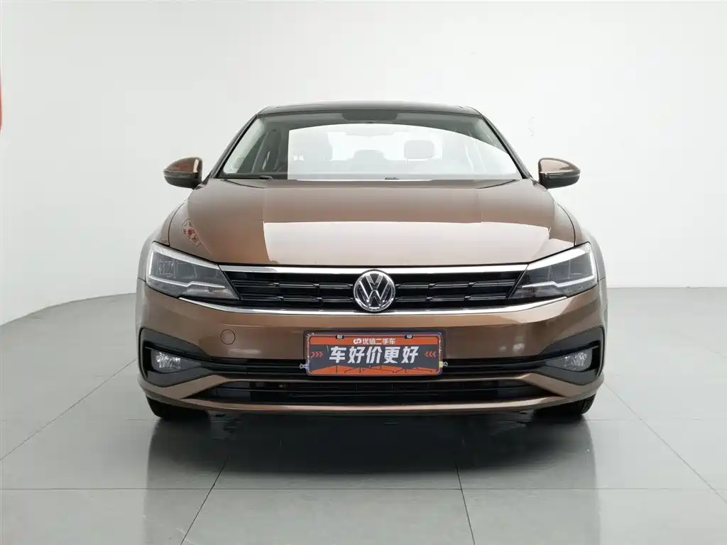 Volkswagen Lamando 2019 230TSI MT V