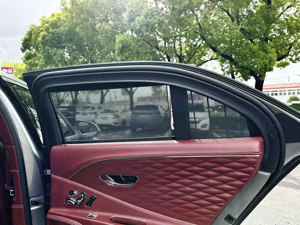Bentley Flying Spur — миниатюра 17