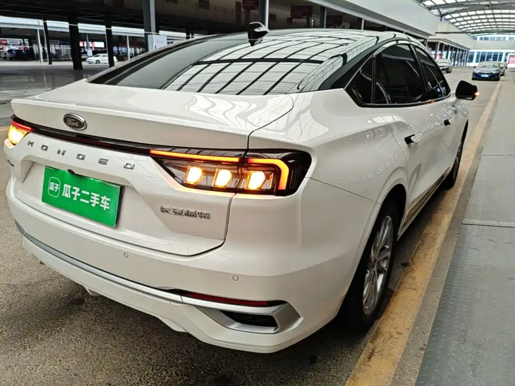 Ford Mondeo — миниатюра 8