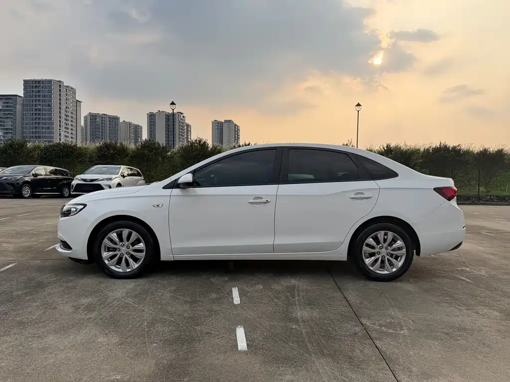 Buick Excelle — миниатюра 6