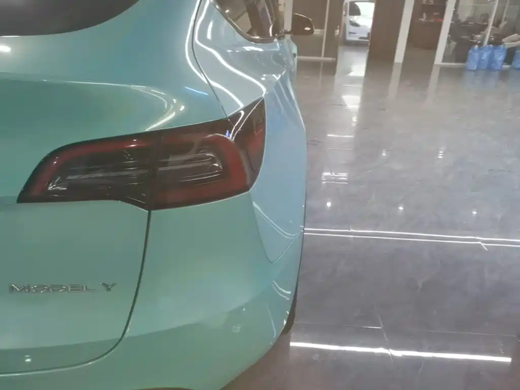 Tesla Model Y — миниатюра 8