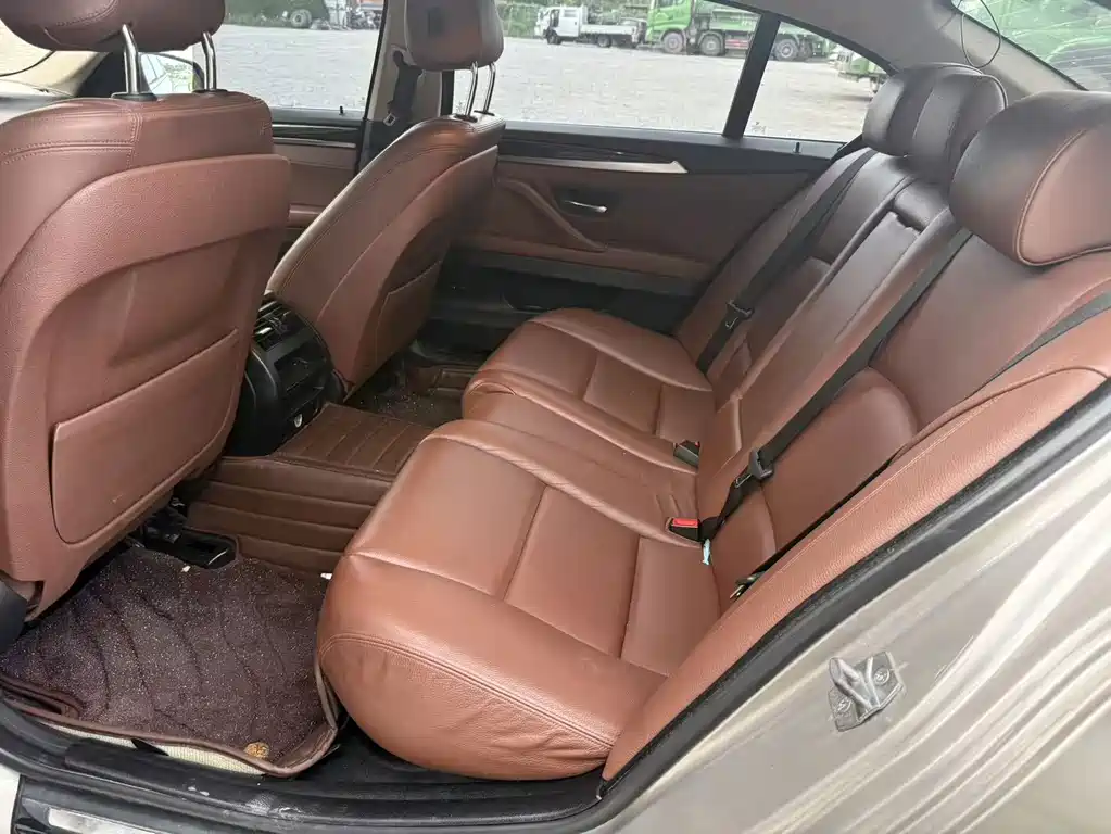 BMW 5 Series — миниатюра 6