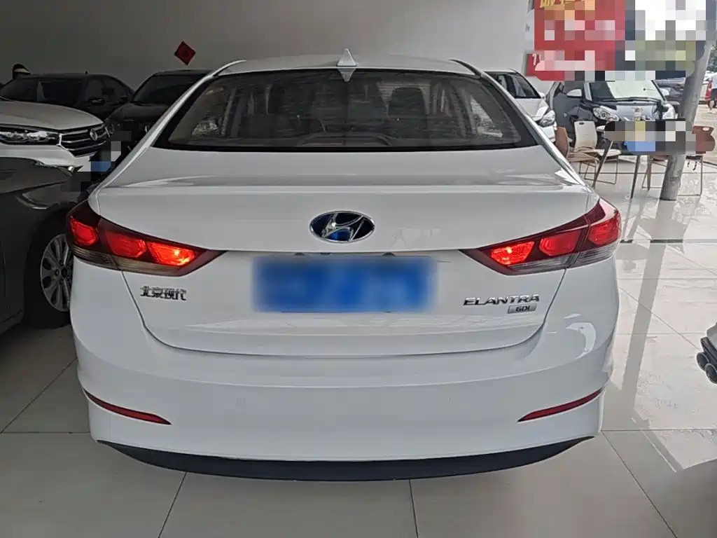 Hyundai Elantra — миниатюра 6