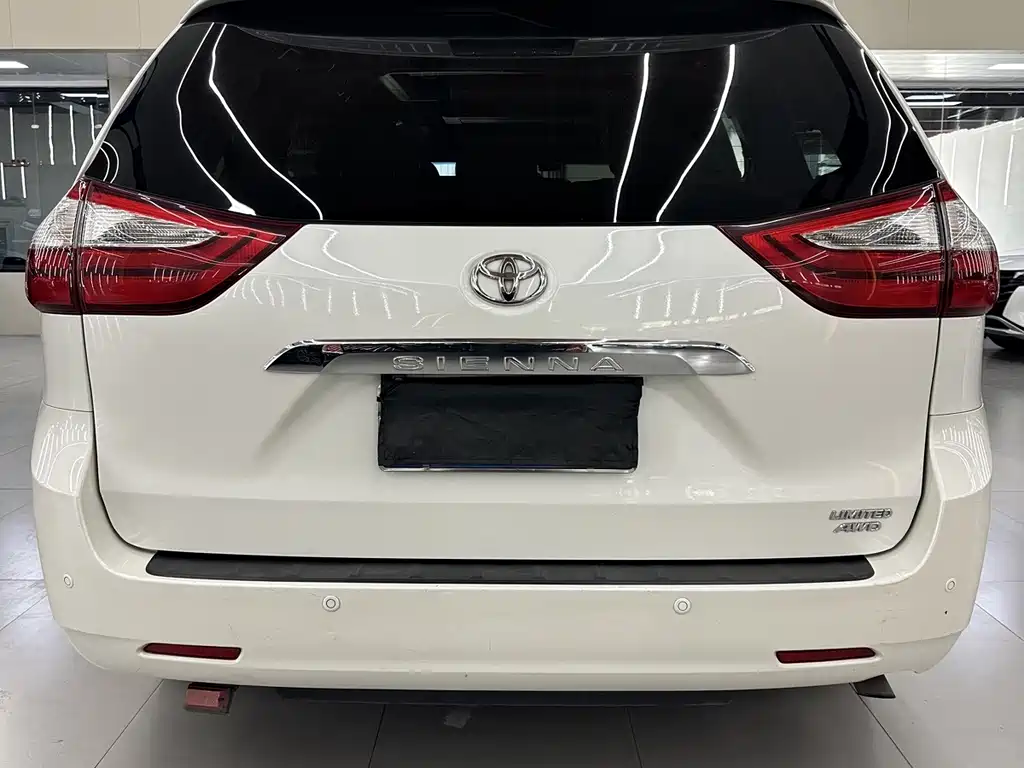 Toyota Sienna — миниатюра 8