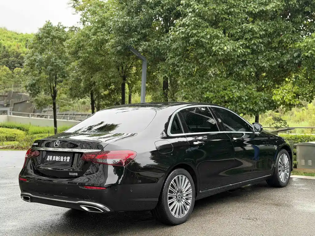 Mercedes-Benz E-Class — миниатюра 7