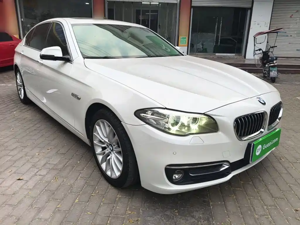 BMW 5 Series — миниатюра 4